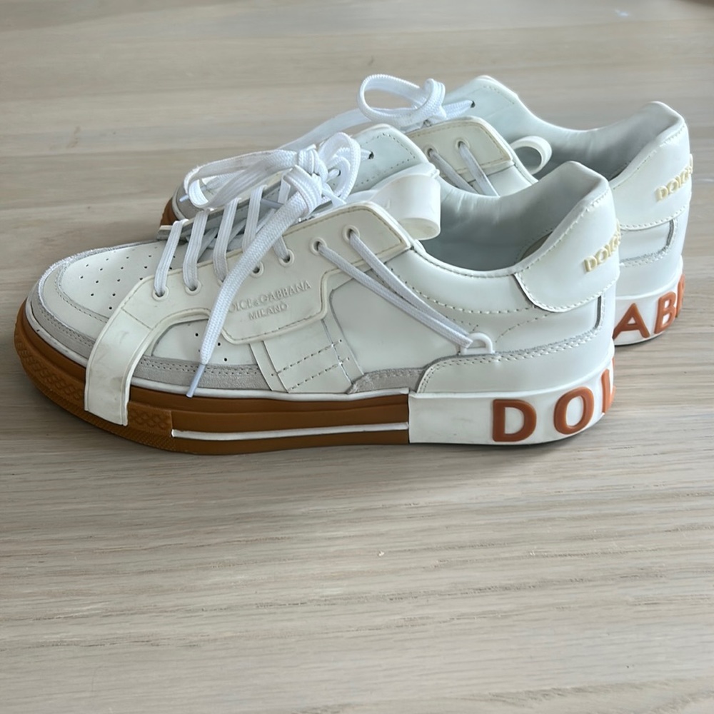 Leather sneakers